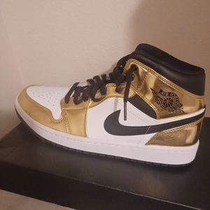 Air Jordan 1 Metalic Gold